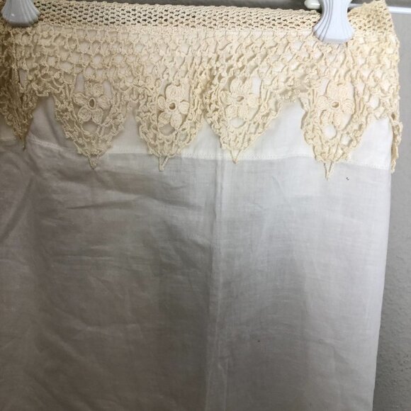 Gorgeous Handcrafted Linen & Crocheted Lace Apron - Picture 8 of 9